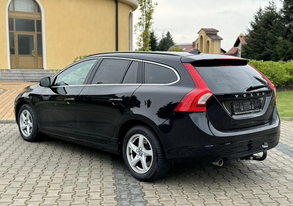 Volvo V60 cena 47900 przebieg: 199000, rok produkcji 2015 z Rzeszów małe 326